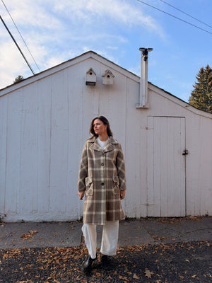 Vintage plaid wool coat full buttoned front